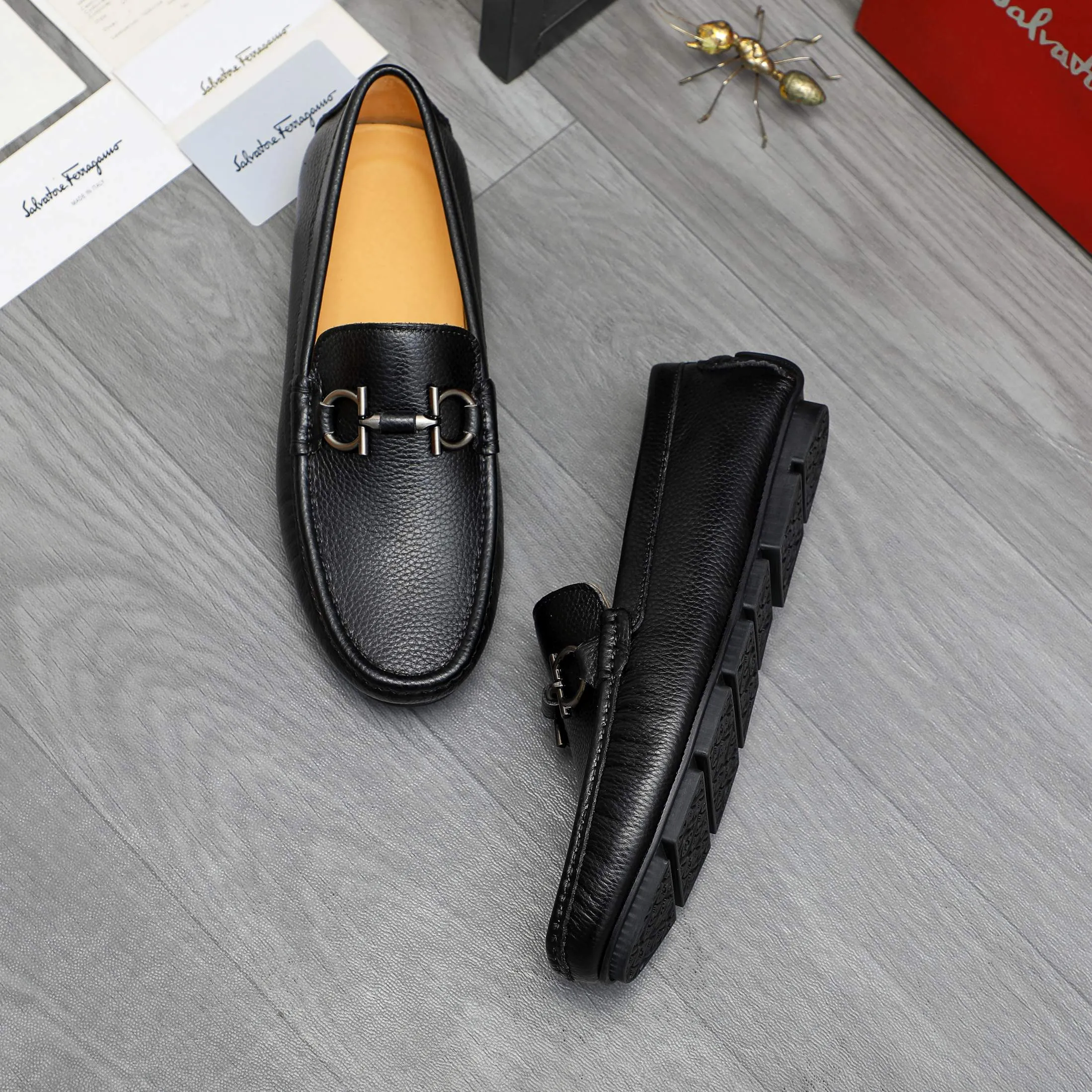 Men's shoes 💰p380 Product trademark: Ferragamo " Ferragamo ] Casual slip-on men's shoes Regular size: 38-45 Product material: Selected pebbled cowhide upper, pigskin lining, rubber outsole